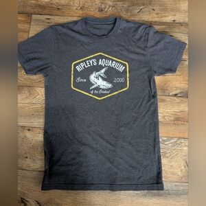 Ripley’s Aquarium Of the Smokies Boy’s Gray T-Shirt Chest 18" Shoulder 17"